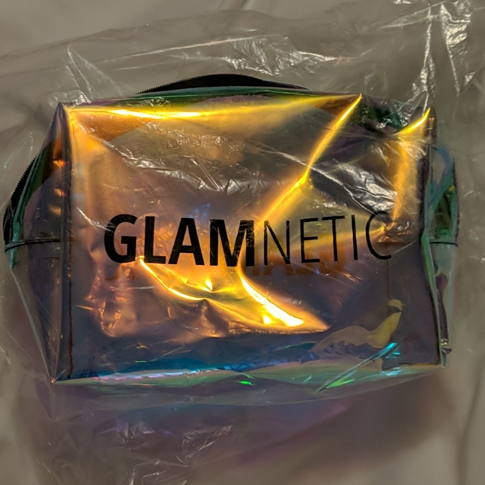 HOLOGRAPHIC MAKEUP BAG